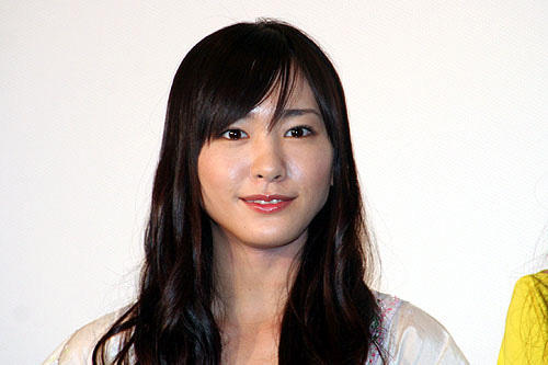 ガッキーが“初体験”で泣いちゃった！「恋するマドリ」完成披露