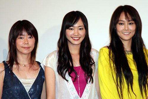 ガッキーが“初体験”で泣いちゃった！「恋するマドリ」完成披露