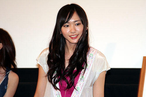 ガッキーが“初体験”で泣いちゃった！「恋するマドリ」完成披露