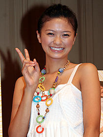 榮倉奈々「アホになれる人は素敵」と「阿波DANCE」試写会で挨拶