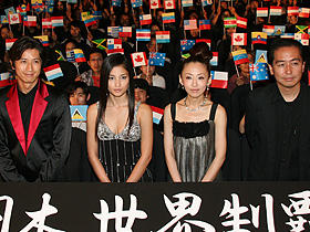 実写でもOKと監督は太鼓判！ （左から）谷原章介、黒木メイサ、松雪泰子、曽利文彦監督