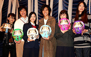 石原さとみが制服姿で柳楽優弥を“秒殺”！「包帯クラブ」初日挨拶