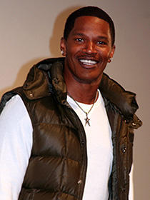 ジェイミー・フォックス、陽気に「ヨロピク」連発！「キングダム」初日