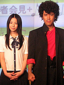 “35歳2児のパパ”のゴリが高校生役で夏帆と合唱対決「うた魂♪」