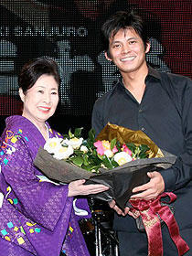 織田裕二コンサート楽日に「椿三十郎」共演の玉緒が“助太刀”