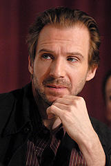 若い2人は似ているか？