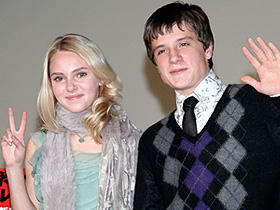 目指せ、D・ファニングとD・ラドクリフ （左から）アンナソフィア・ロブ、ジョシュ・ハッチャーソン