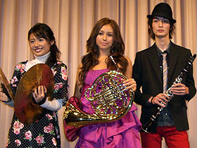 「スウィングガールズ」を超えるか？ （左から）近野成美、安良城紅、足立理