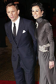 J・ボンド役のダニエル・クレイグ、日系人の恋人と「ライラ」のプレミアに登場！