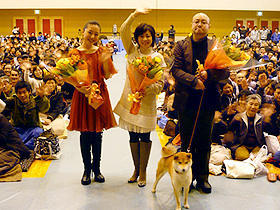 平原綾香の歌声に涙……。「マリと子犬の物語」旧山古志村特別試写会