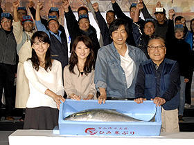築地市場で初の映画会見。大沢たかお主演「築地魚河岸三代目」