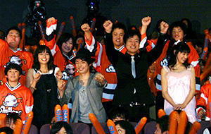 陣内孝則監督、アツい演技指揮を自慢!「スマイル」初日