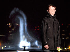 東京湾にネッシー出現!?「ウォーター・ホース」来日イベント