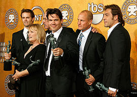 米俳優組合賞は「ノーカントリー」。デイ＝ルイスは賞をH・レジャーに捧げる