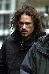 騒然！ドラッグパーティ中のヒース・レジャーが映ったビデオが全米で放送