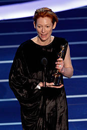 アカデミー助演女優賞は本人もサプライズ、ティルダ・スウィントン