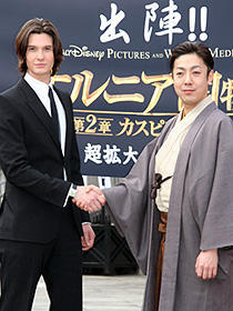 英国の“王子”が、歌舞伎界のプリンス・菊之助と日枝神社でヒット祈願！