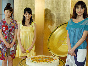 巨大羅針盤ケーキも登場！「ライラの冒険」大ヒット御礼舞台挨拶