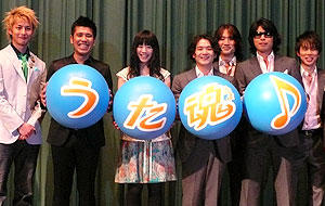 合唱で団結力が増した面々 （左から）石黒英雄、ゴリ、夏帆、ゴスペラーズ