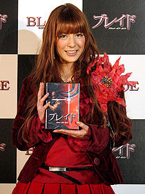 スザンヌ「ブレイド」DVD発売イベントで珍回答！「バンパイアの出身地は月」