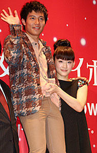 綾瀬はるかは力持ち！「僕の彼女はサイボーグ」で男を殴り「楽しかった」