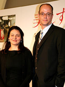 ジュリアン・ムーアが息子と性交渉する母を演じた「美しすぎる母」監督来日