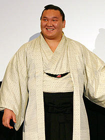 祖国の英雄演じた浅野の演技を絶賛