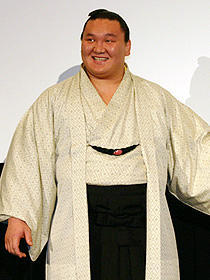 モンゴル出身横綱・白鵬、「モンゴル」熱演の浅野忠信を大絶賛！