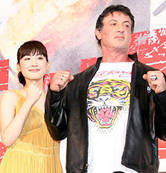 スタローンが綾瀬はるかにファイティング指導。「ランボー」ジャパンプレミア