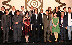 「引退を懸ける」意気込みの豪華キャスト陣