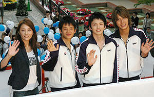 「ダイブ!!」イケメンボーイズが飛び込み台の高さから空中記者会見!!