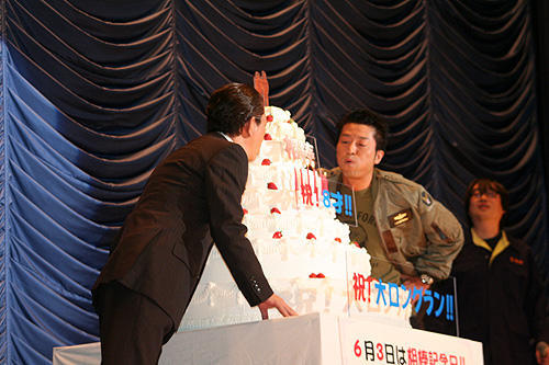 動員300万人突破の「相棒」。水谷豊、寺脇康文らが凱旋舞台挨拶