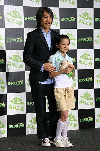 ゆうこりんにチャウ・シンチー困惑。「ミラクル7号」来日会見