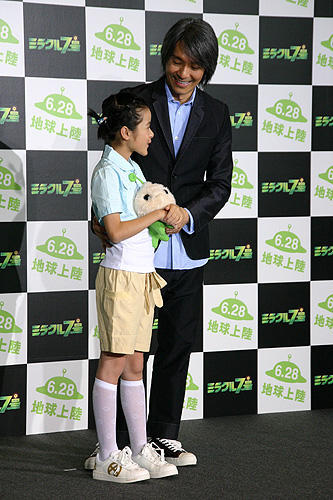 ゆうこりんにチャウ・シンチー困惑。「ミラクル7号」来日会見