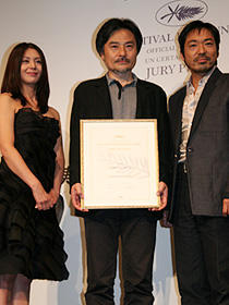 小泉今日子、黒沢清監督に「魔法にかけられた」。カンヌ受賞作凱旋