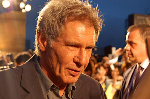 ハリソン・フォードがひざまずいて続編をお願い！「インディ4」プレミア