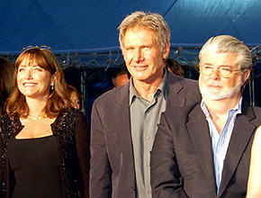 ハリソン・フォードがひざまずいて続編をお願い！「インディ4」プレミア