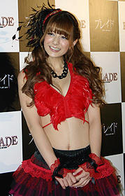 「ブレイド」DVDイベントに、セクシーバンパイア風スザンヌが登場