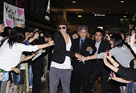 女が抱かれたい女、「Lの世界」シェーン来日で成田が女だらけに！