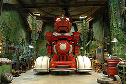 実写版「ヤッターマン」セット写真が公開！あのメカが実物大で