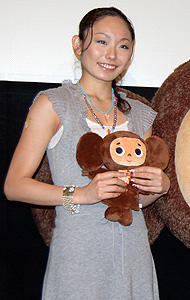 世界で闘う安藤美姫の“癒し”はコレ！「チェブラーシカ」試写会で歌も披露
