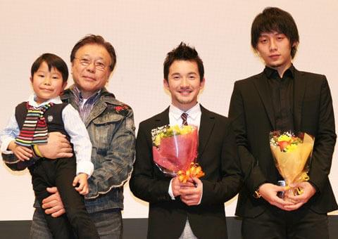 浅利陽介、加藤雄大監督と頭ゴツン