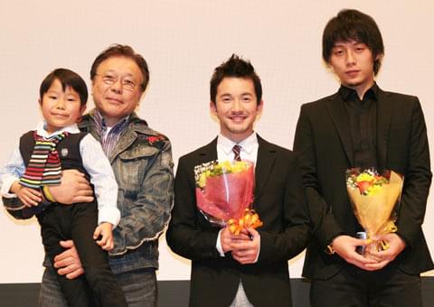 浅利陽介、加藤雄大監督と頭ゴツン