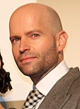 ラドラム「囁く声」が映画化 「慰めの報酬」フォースター監督が決定