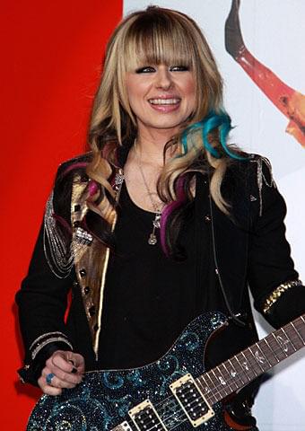 オリアンティのギターの名前は「MJ」