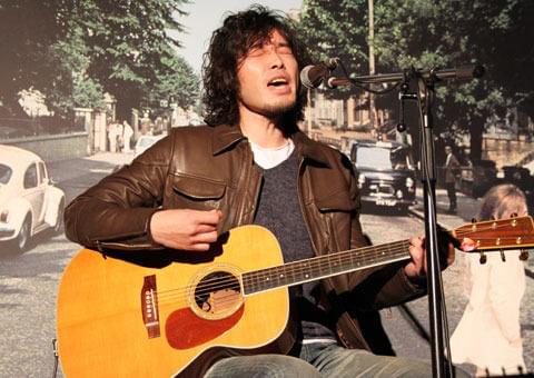 約1分半の楽曲を熱唱