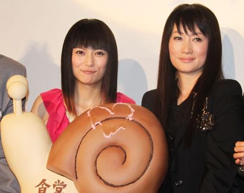 柴咲コウ、ファン＆報道陣に“かたつむり”チョコをプレゼント