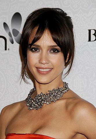 ジェシカ・アルバ、自分そっくりの顔に整形する中国人女性に困惑