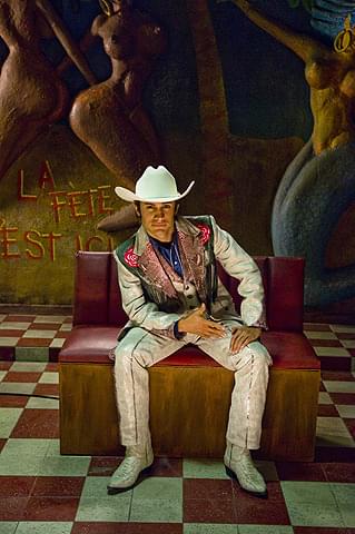 ガエル・ガルシア・ベルナル、メキシコで大ヒットした歌手デビュー曲