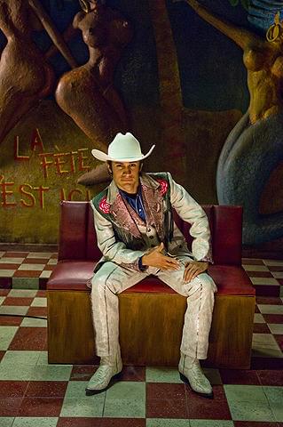 ガエル・ガルシア・ベルナル、メキシコで大ヒットした歌手デビュー曲